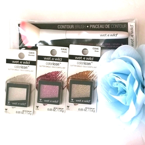 wet n wild Other - Bundle Wet n Wild Eyeshadows & Brush. Lot $10